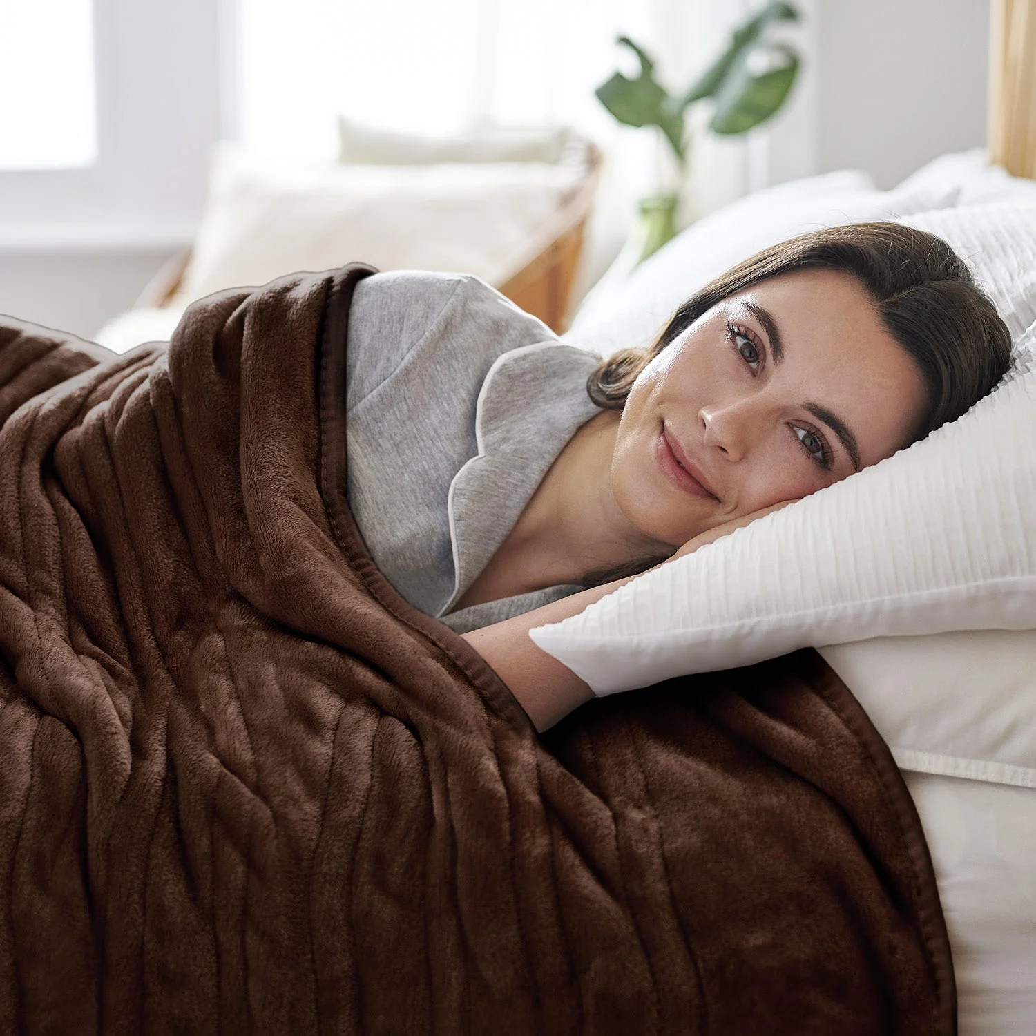 Fleece Electric Heated Throw - Brown - Image 5