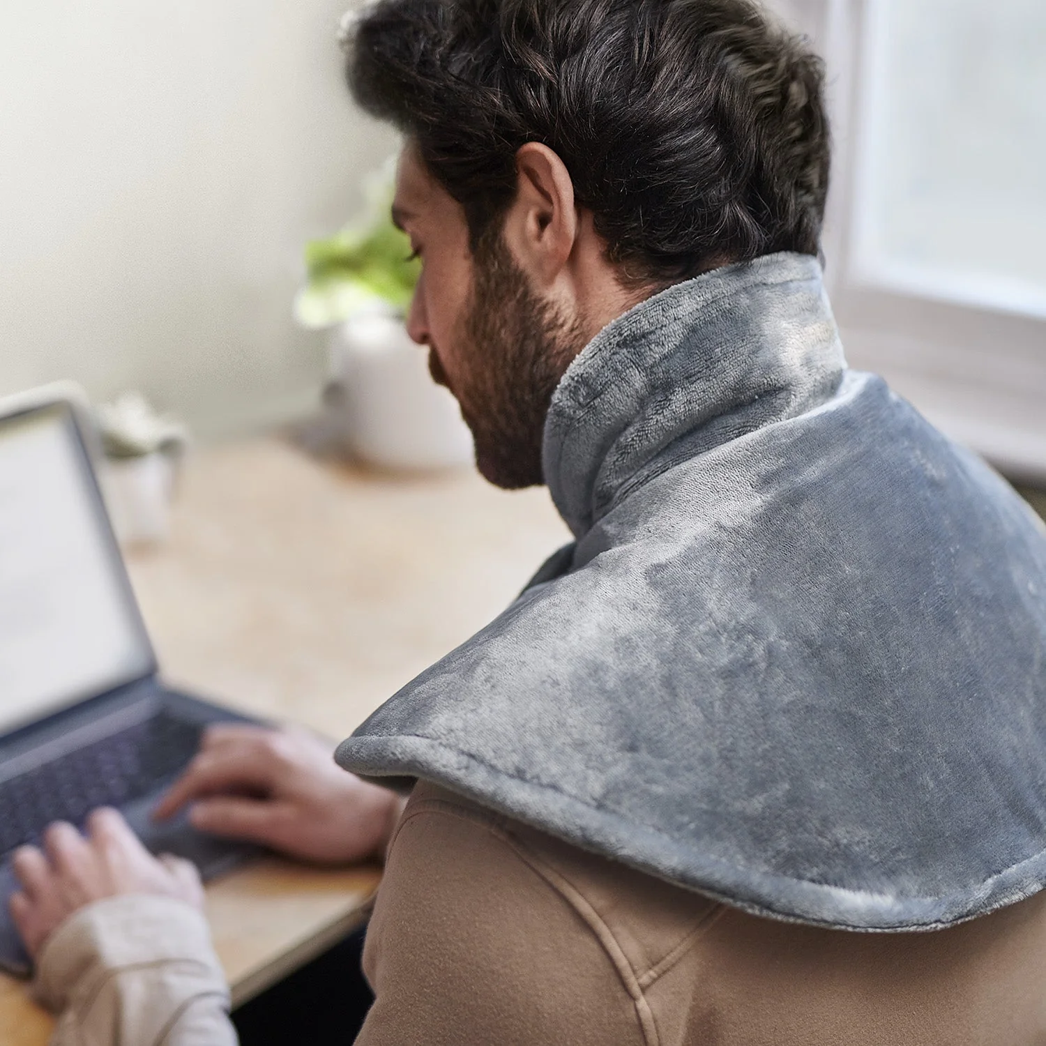 Heated Neck & Shoulder Pad - Image 7